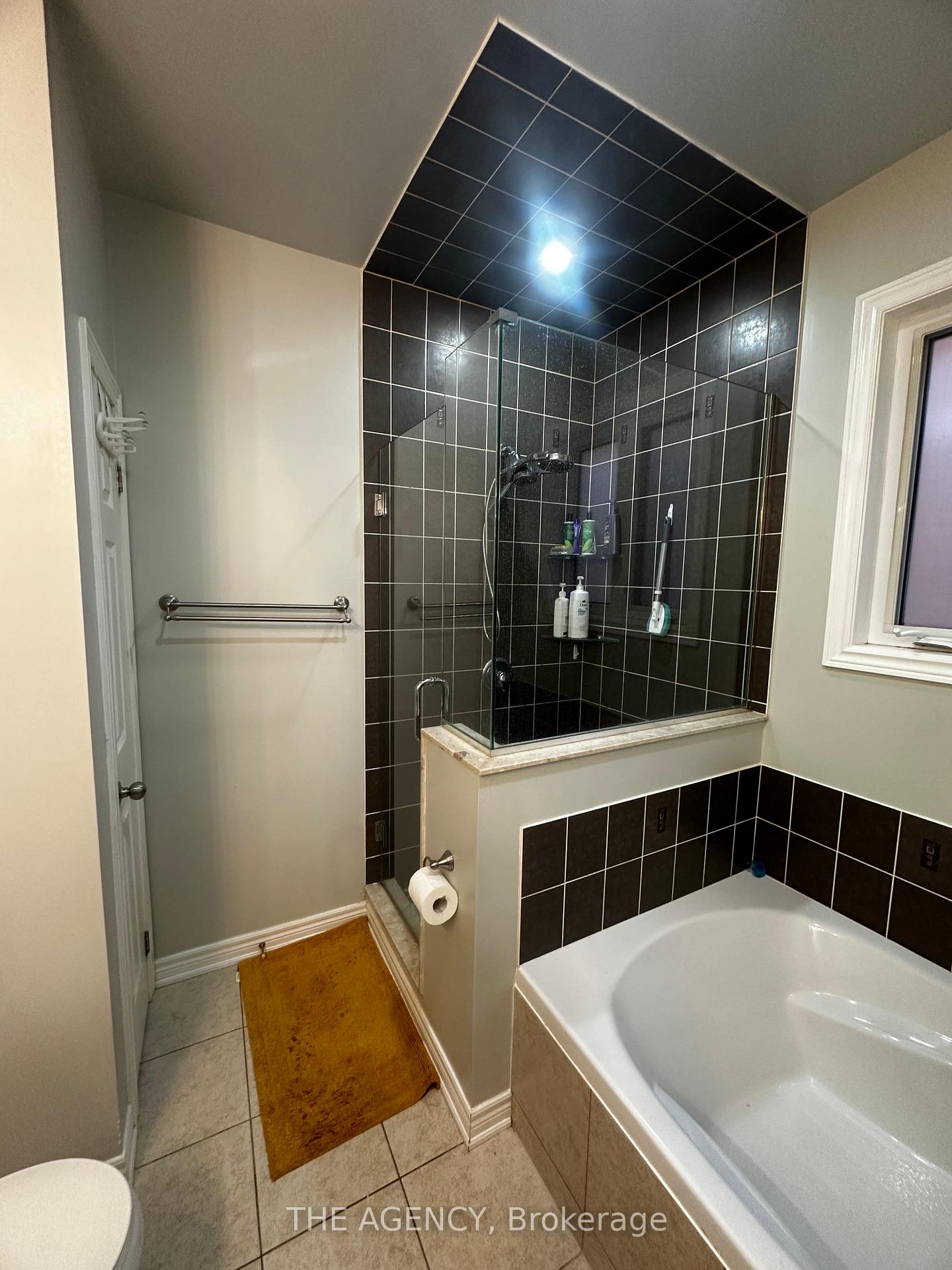 326 Chandler Crescent Upper