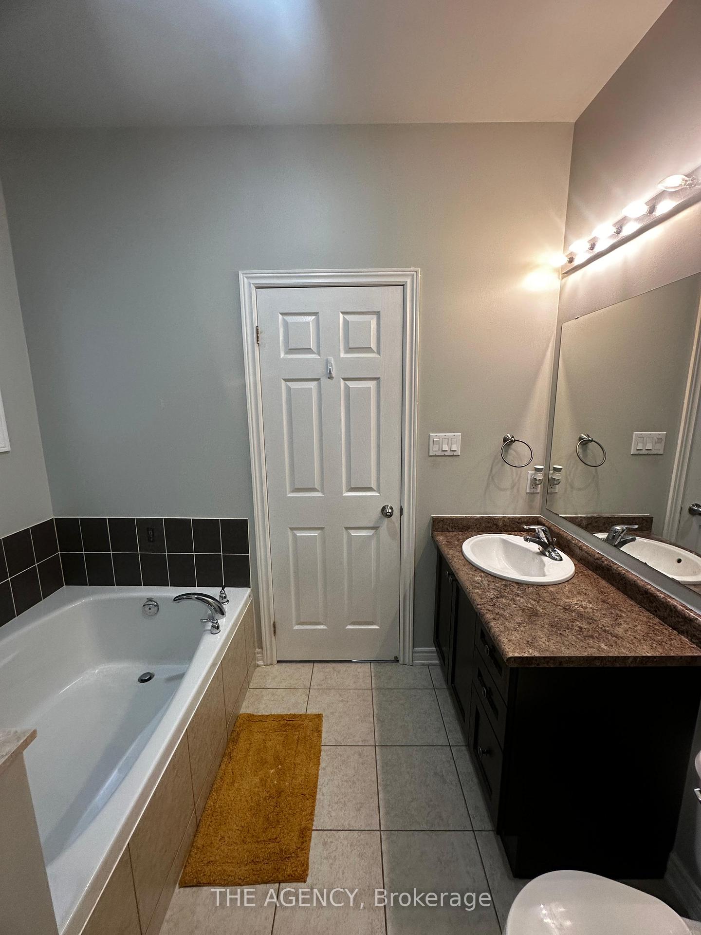326 Chandler Crescent Upper