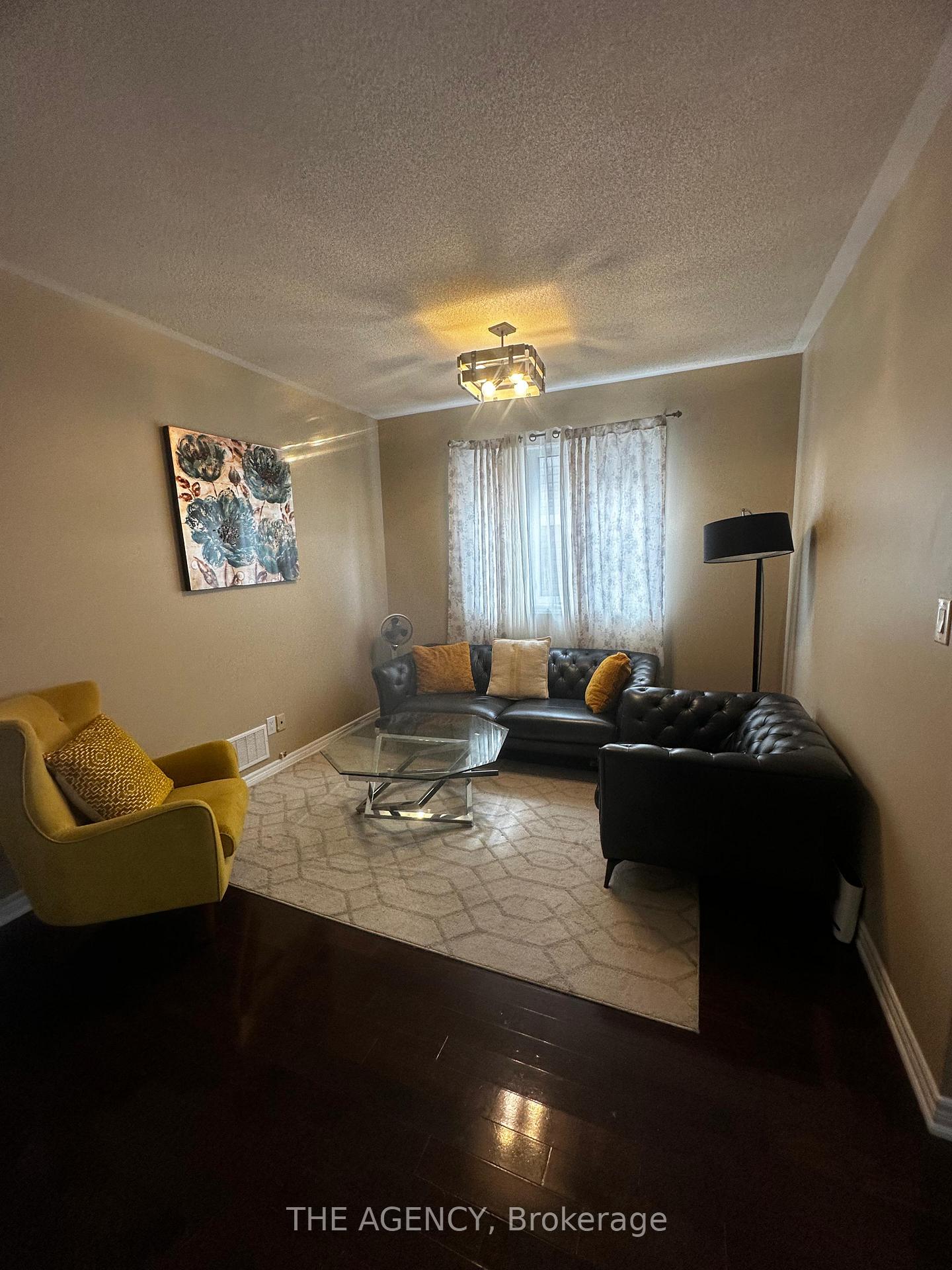 326 Chandler Crescent Upper