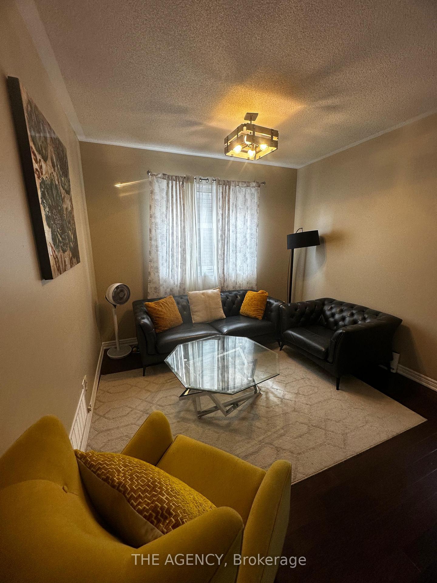 326 Chandler Crescent Upper