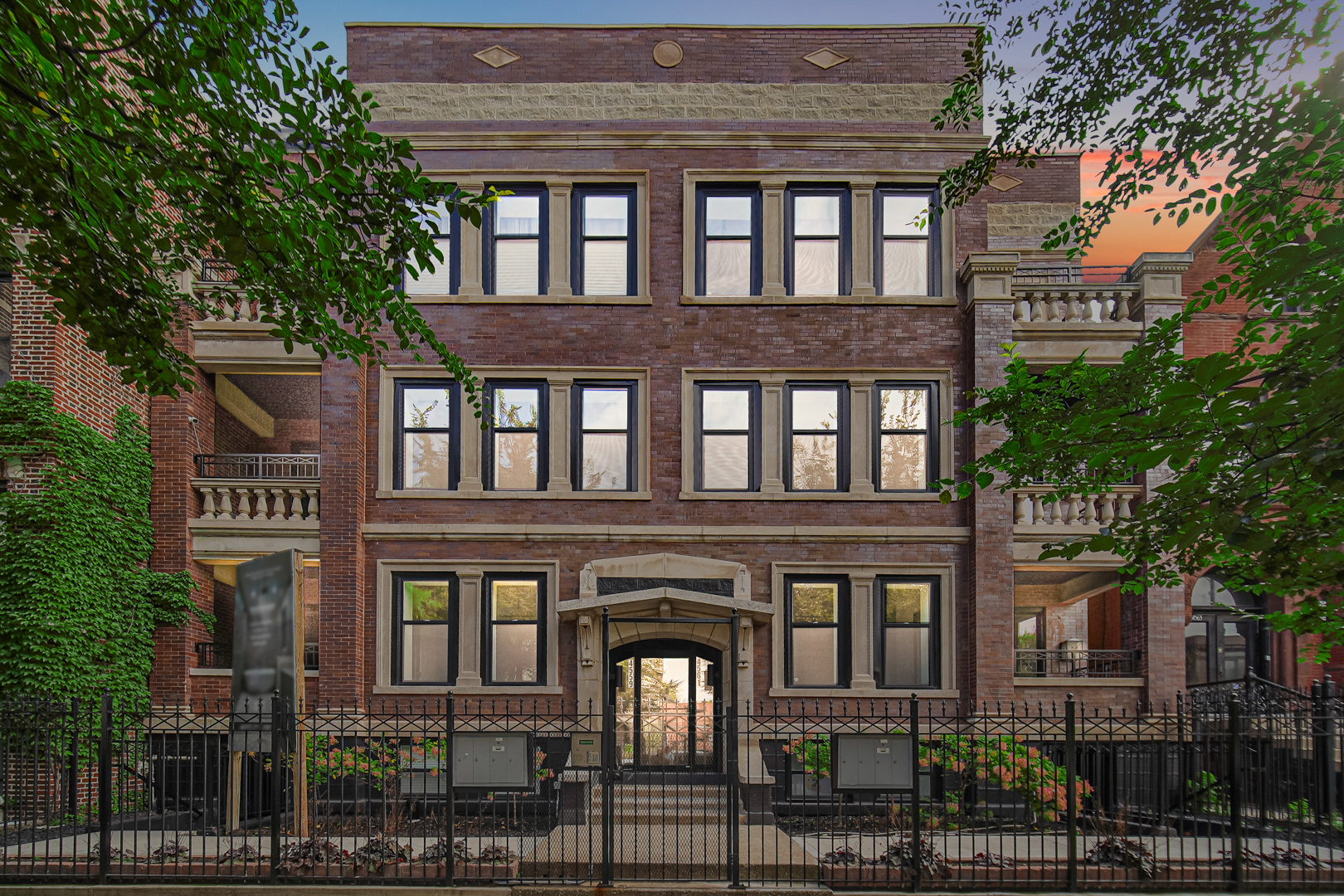 4559 S Michigan Avenue Unit: PH