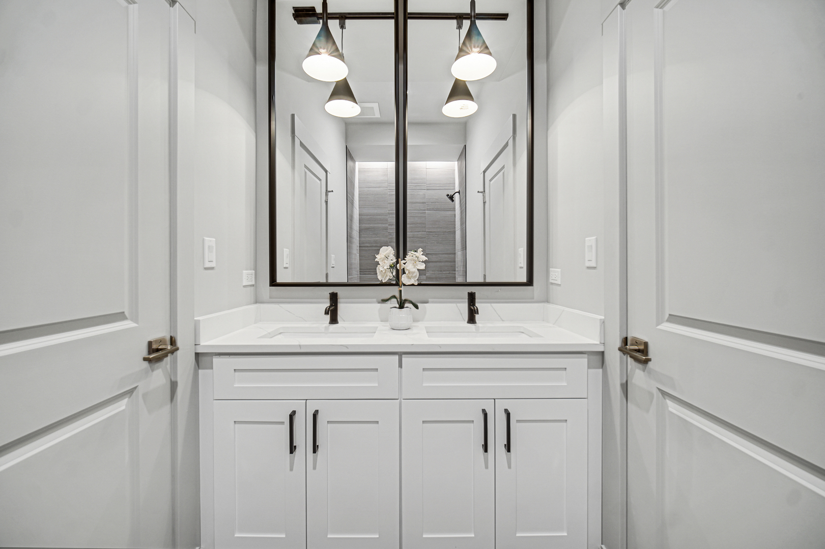 4559 S Michigan Avenue Unit: PH