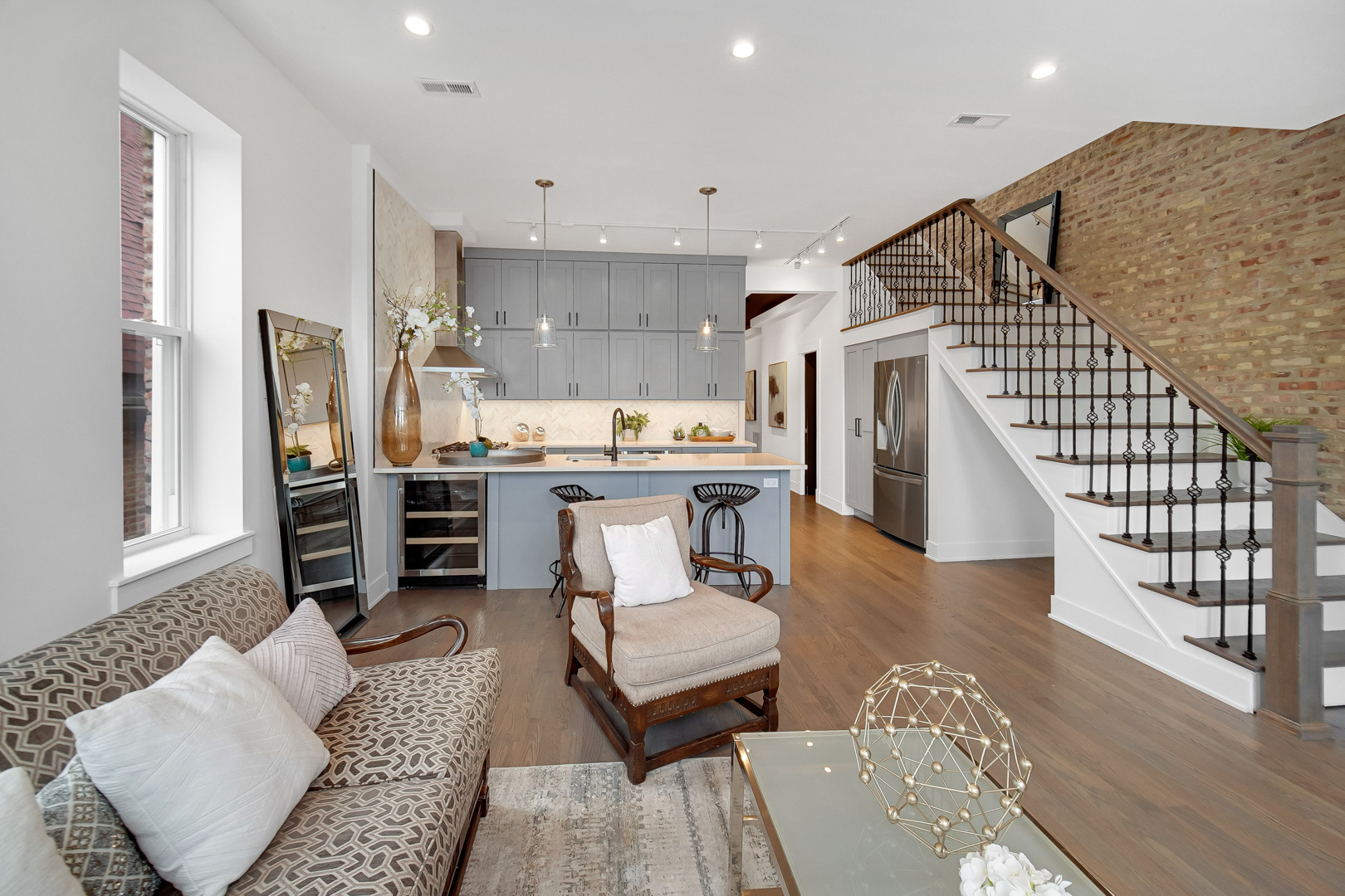 4559 S Michigan Avenue Unit: PH