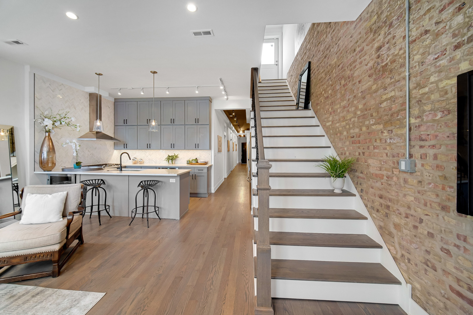 4559 S Michigan Avenue Unit: PH