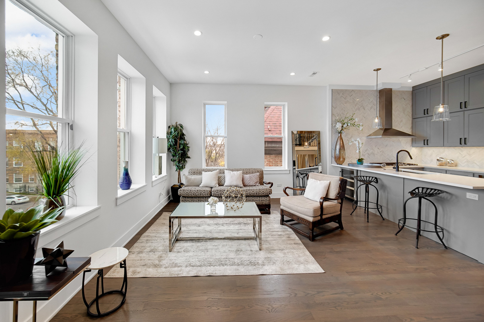 4559 S Michigan Avenue Unit: PH