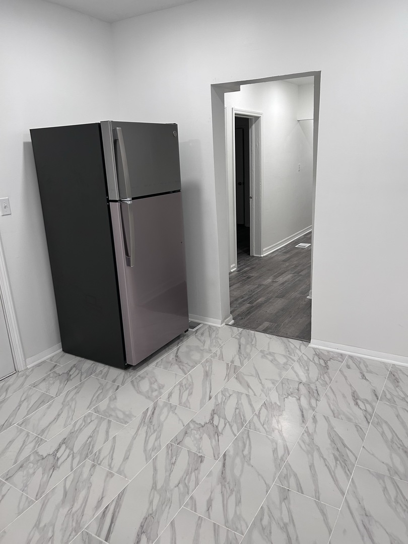 8152 S Escanaba Avenue Unit: 1