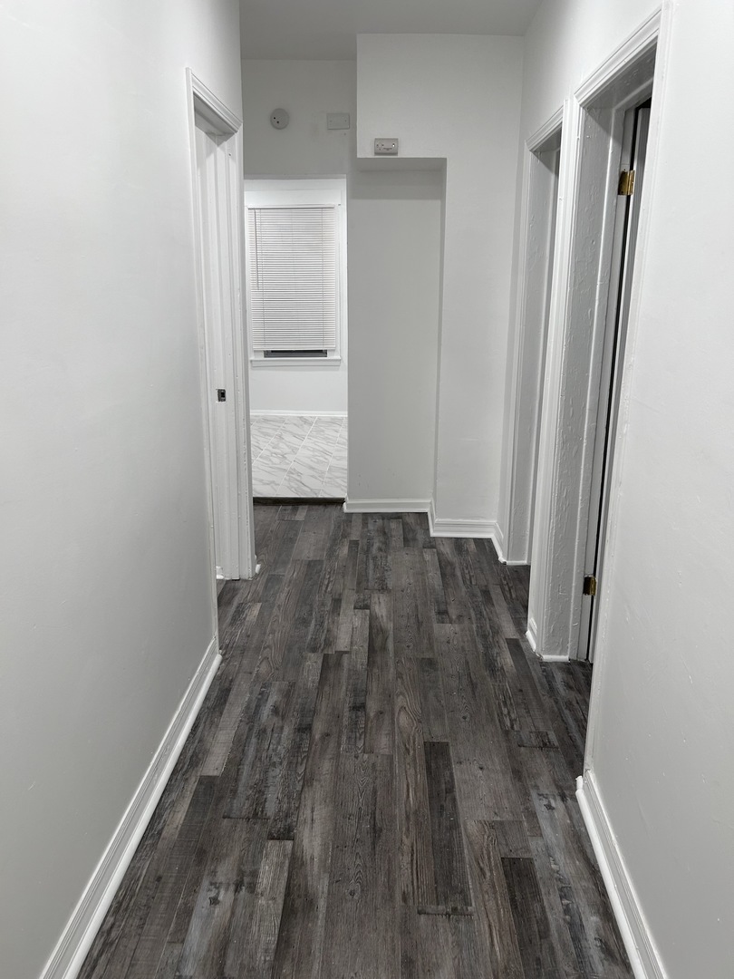 8152 S Escanaba Avenue Unit: 1