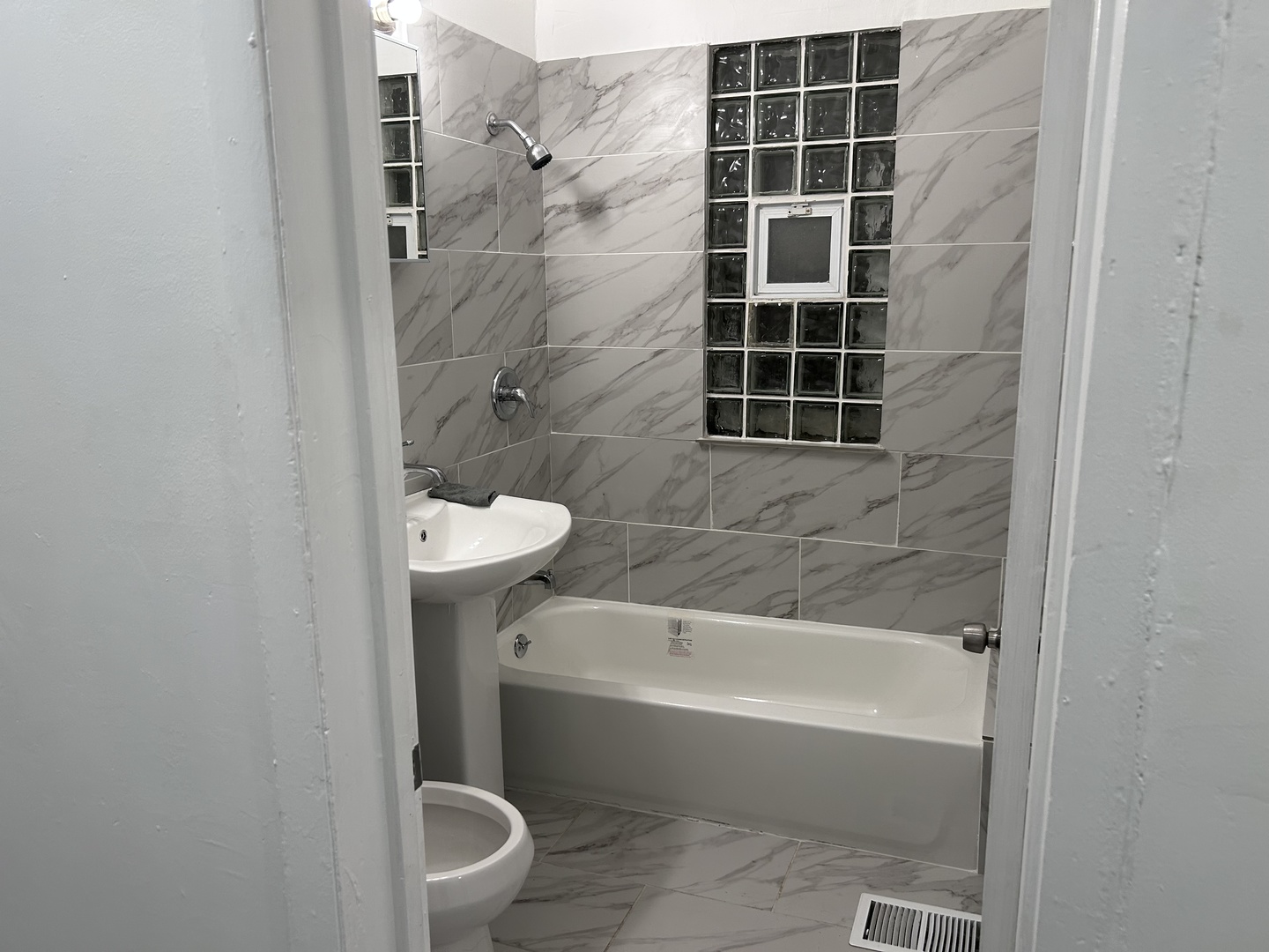 8152 S Escanaba Avenue Unit: 1