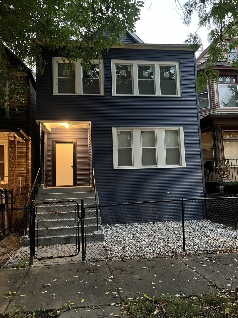 8152 S Escanaba Avenue Unit: 1