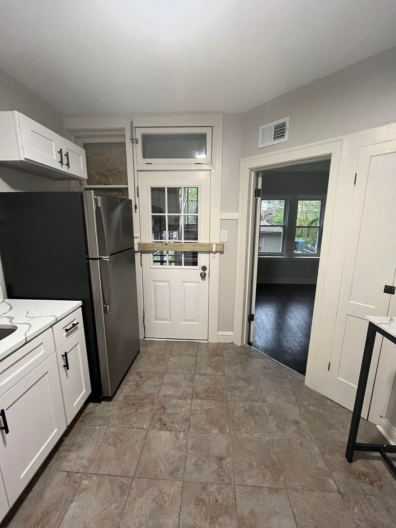 711 E 90th Street Unit: 1