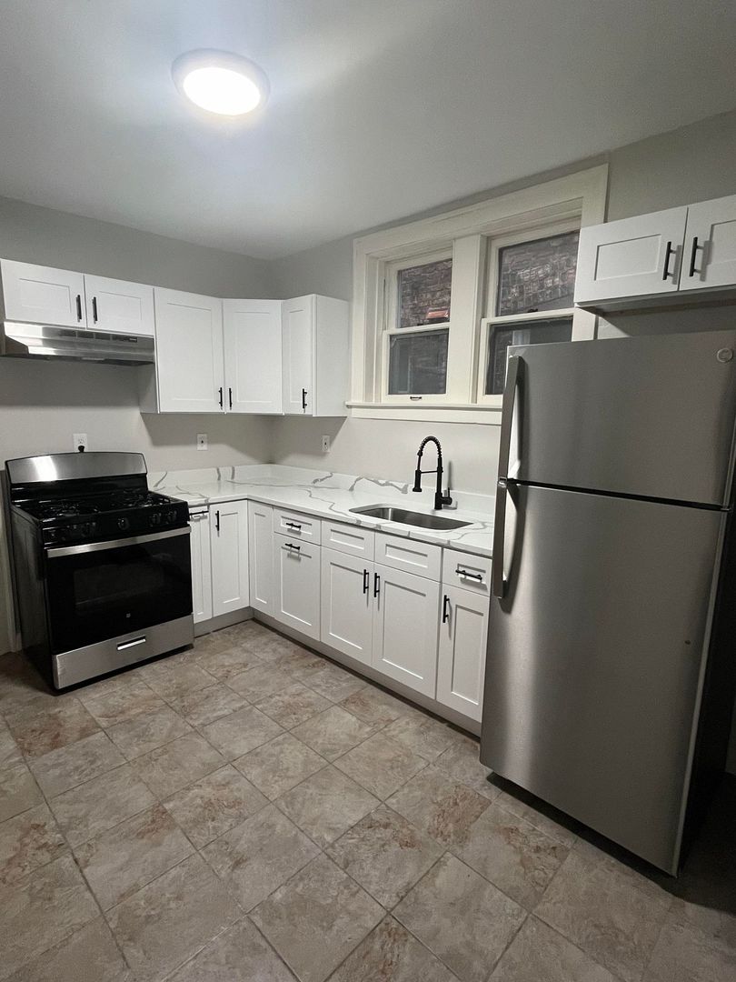 711 E 90th Street Unit: 1