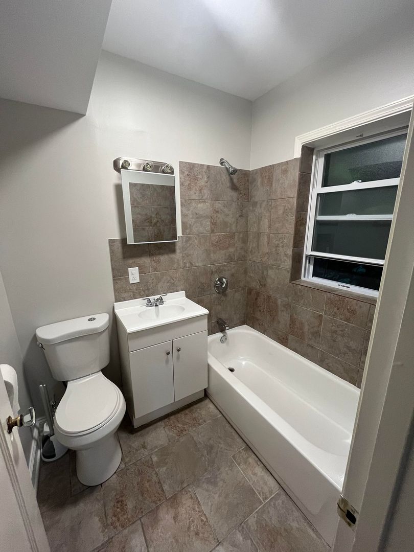 711 E 90th Street Unit: 2