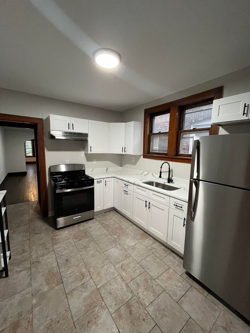 711 E 90th Street Unit: 2