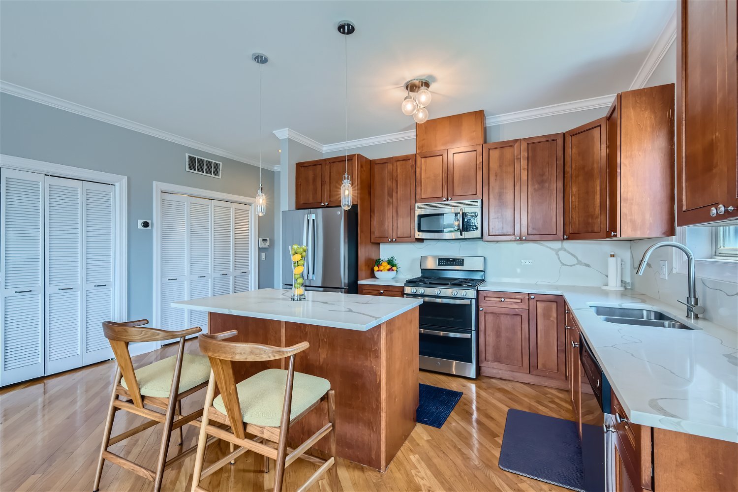 3719 S Indiana Avenue Unit: 4S