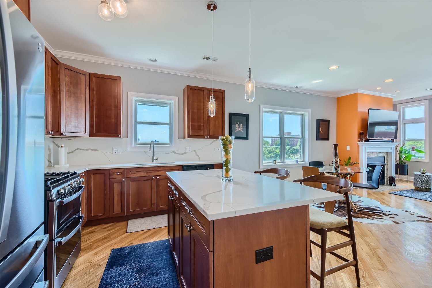 3719 S Indiana Avenue Unit: 4S