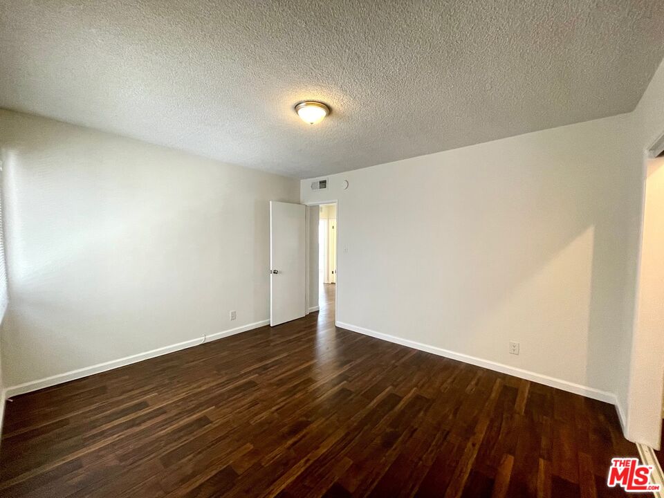 11727 MAYFIELD AVE Unit: 1