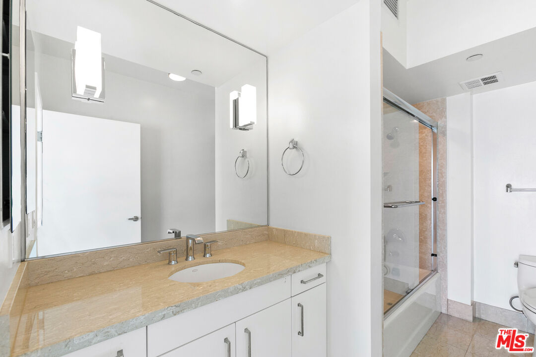 13600 Marina Pointe Dr Unit: 1403