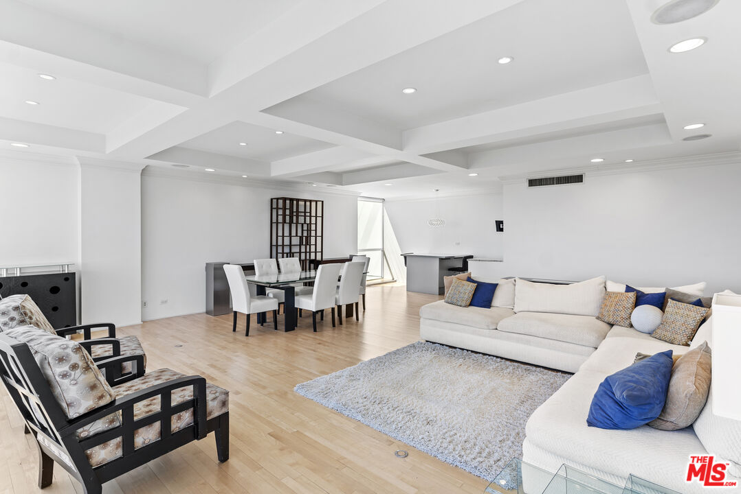 2220 Avenue Of The Stars Unit: 2005