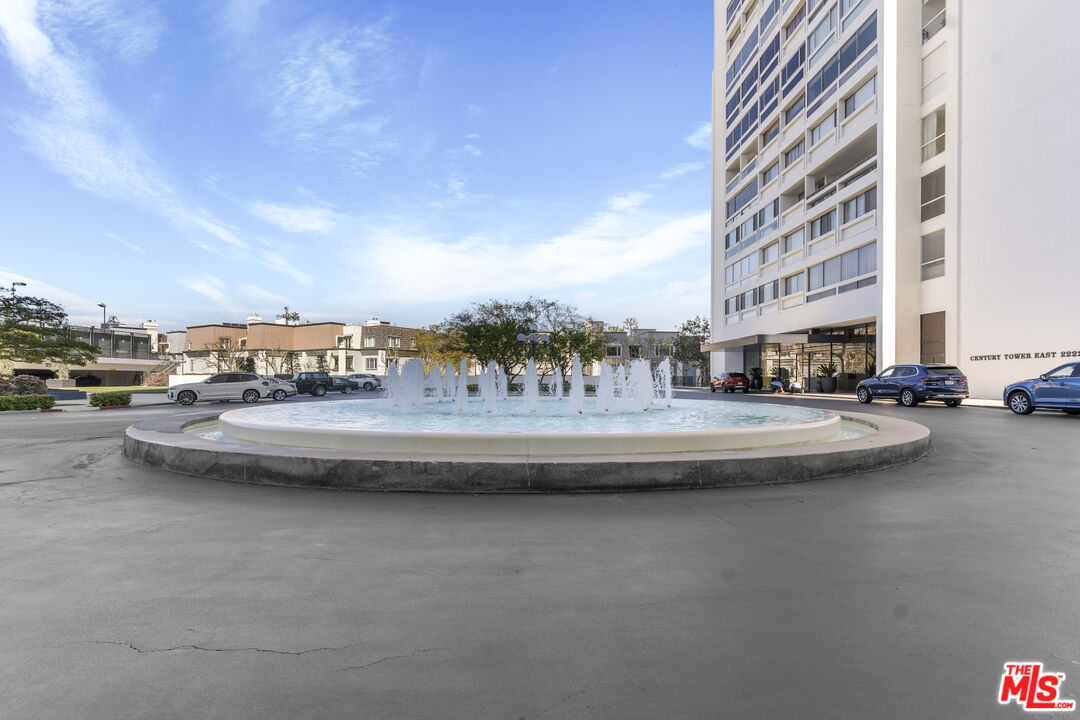 2220 Avenue Of The Stars Unit: 2005