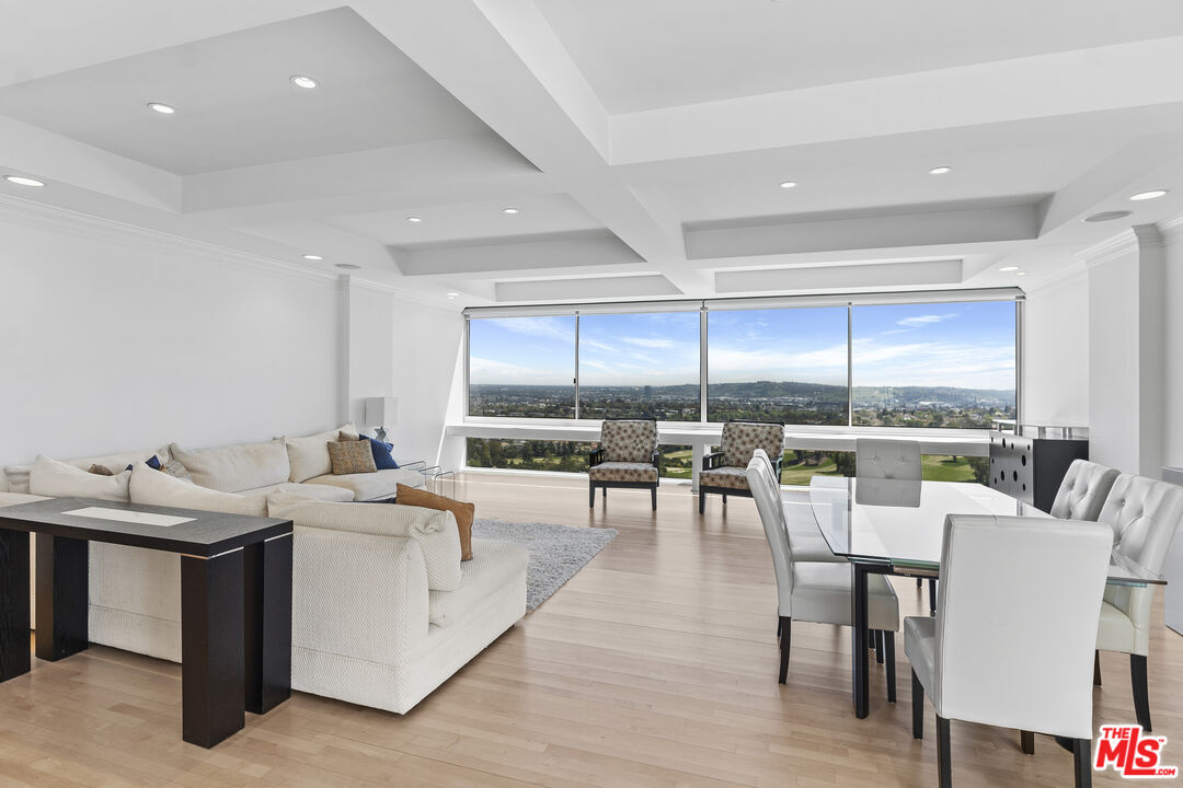 2220 Avenue Of The Stars Unit: 2005