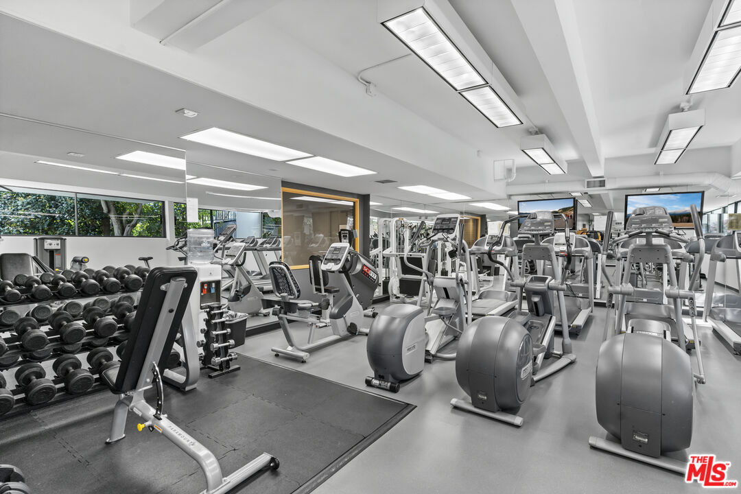 2220 Avenue Of The Stars Unit: 2005