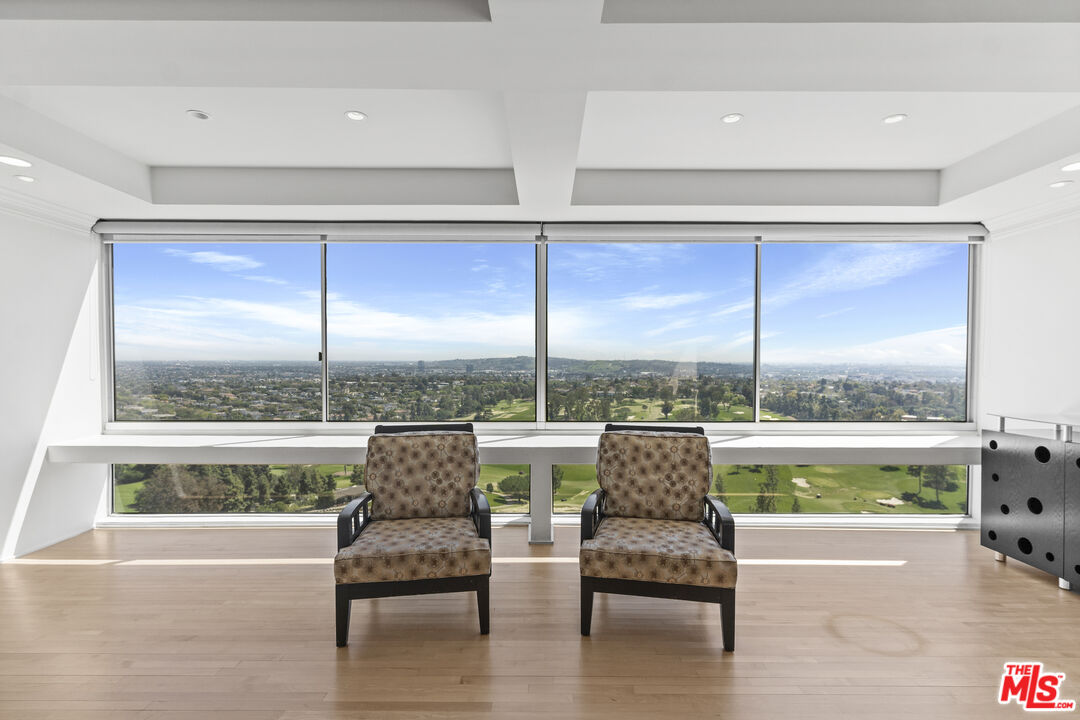 2220 Avenue Of The Stars Unit: 2005