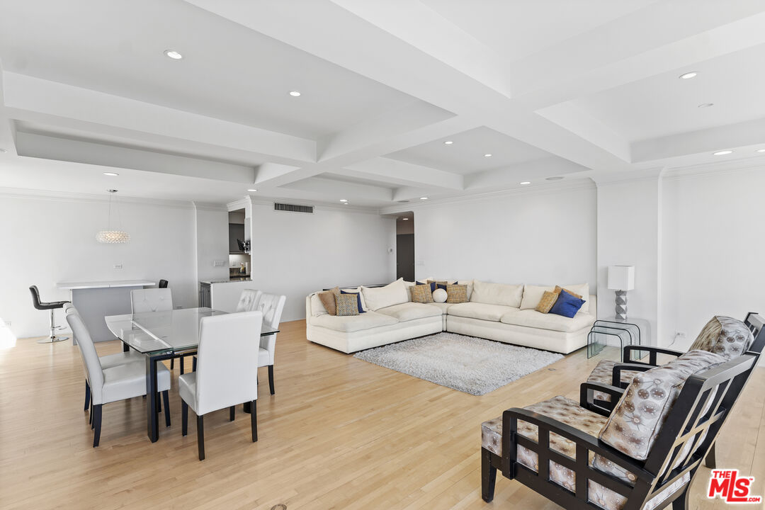 2220 Avenue Of The Stars Unit: 2005