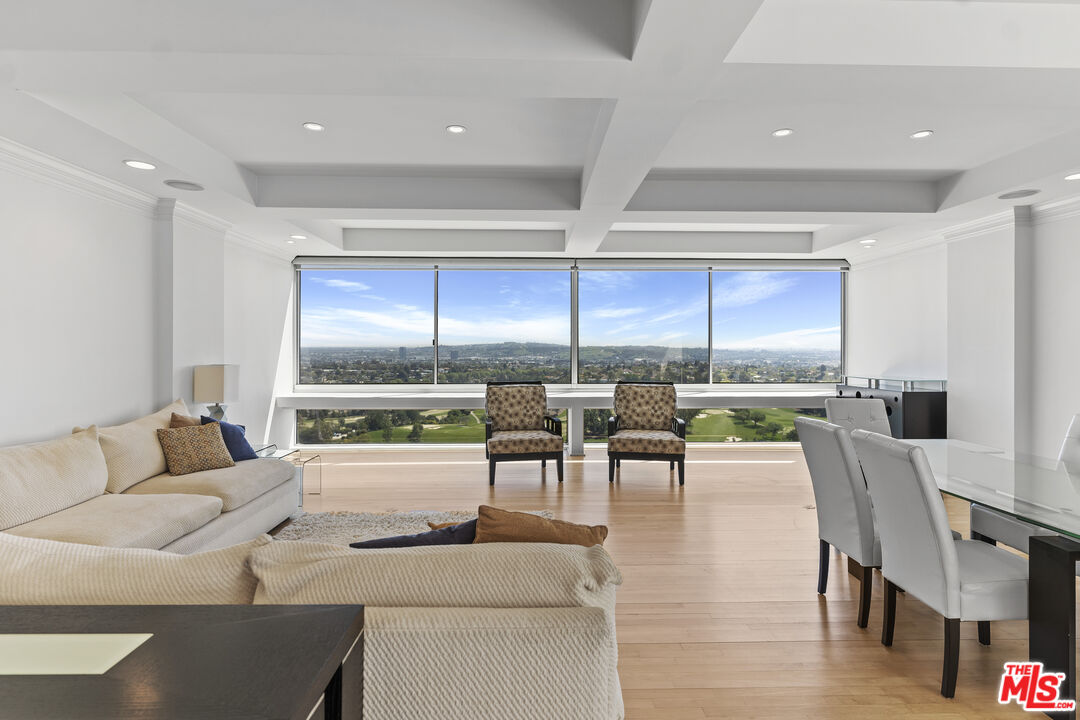 2220 Avenue Of The Stars Unit: 2005