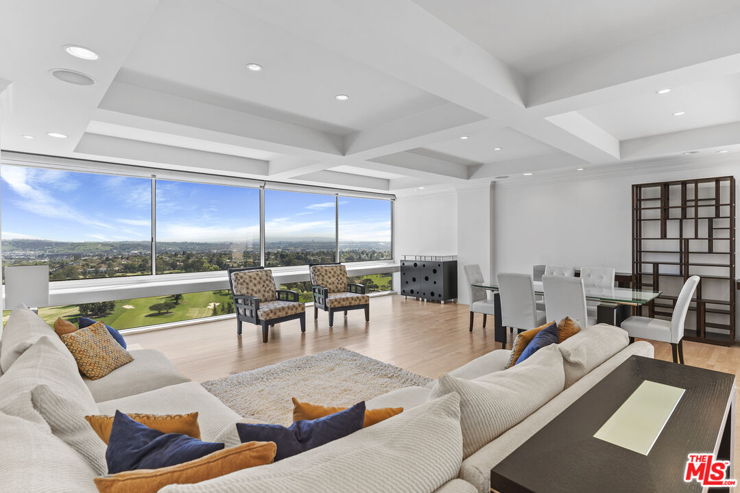 2220 Avenue Of The Stars Unit: 2005