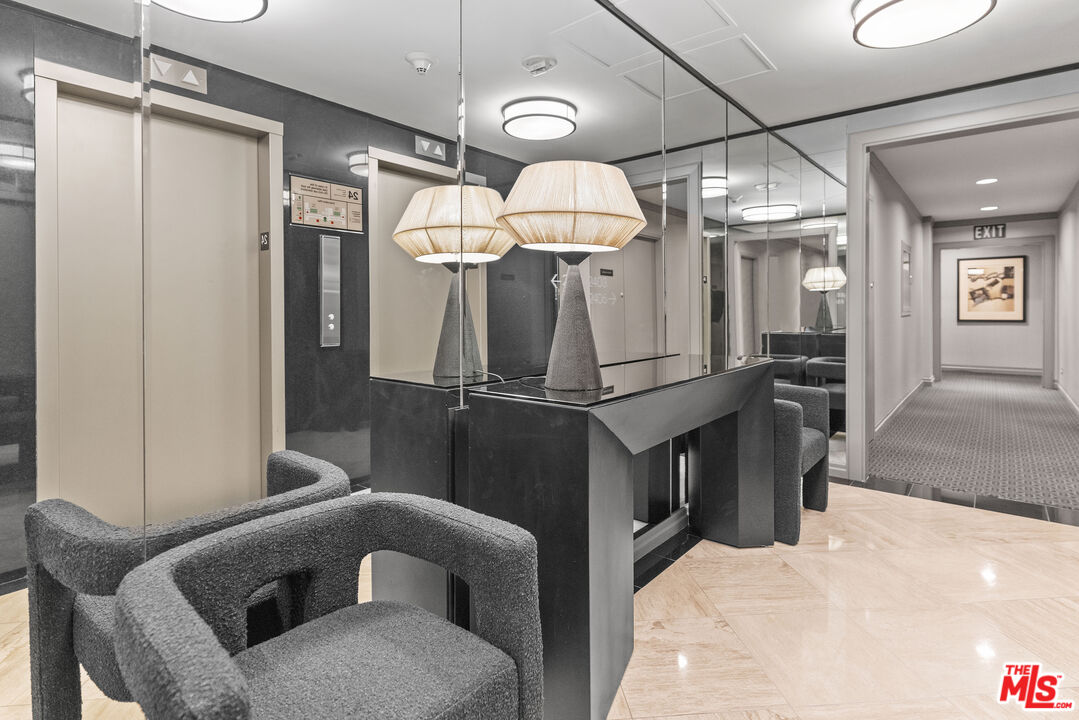 2220 Avenue Of The Stars Unit: 2005