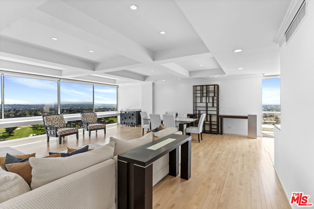 2220 Avenue Of The Stars Unit: 2005