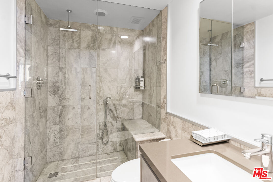 2220 Avenue Of The Stars Unit: 2005