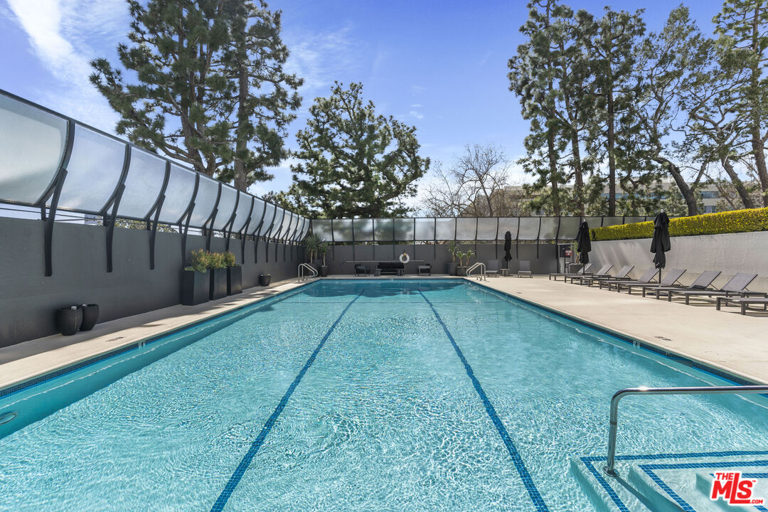 2220 Avenue Of The Stars Unit: 2005