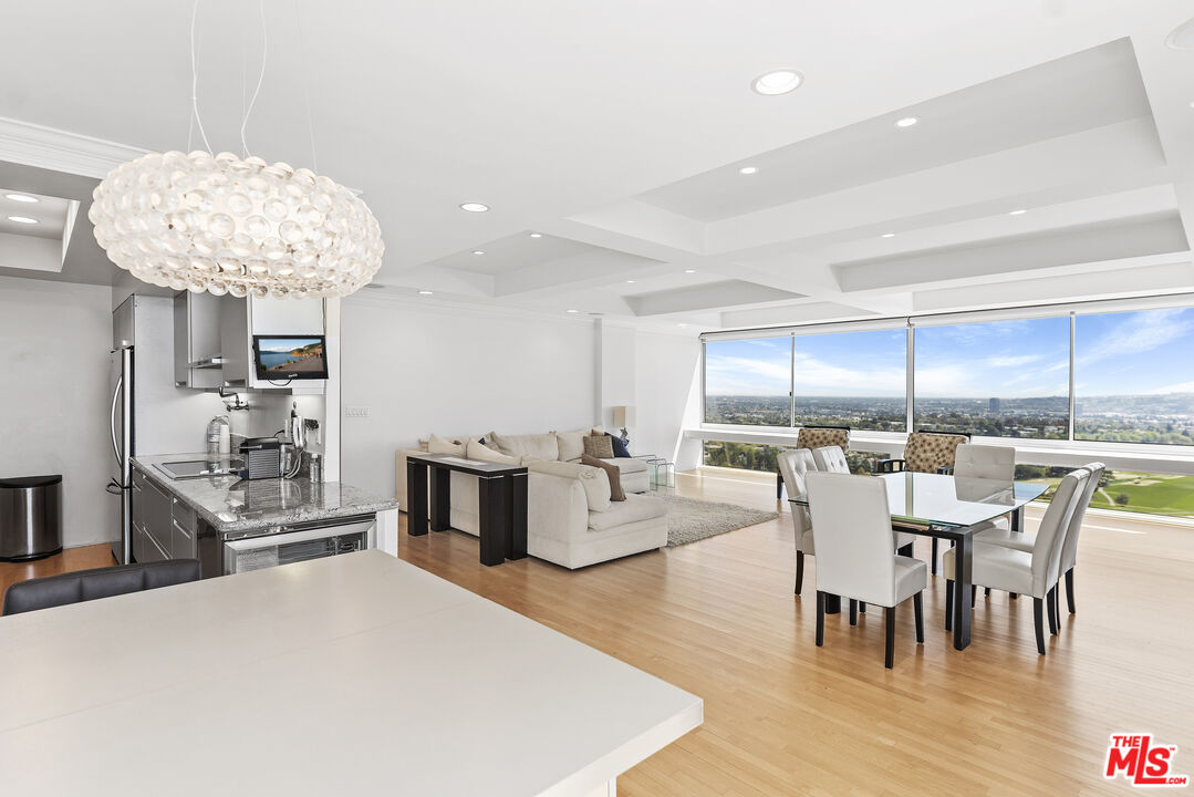 2220 Avenue Of The Stars Unit: 2005