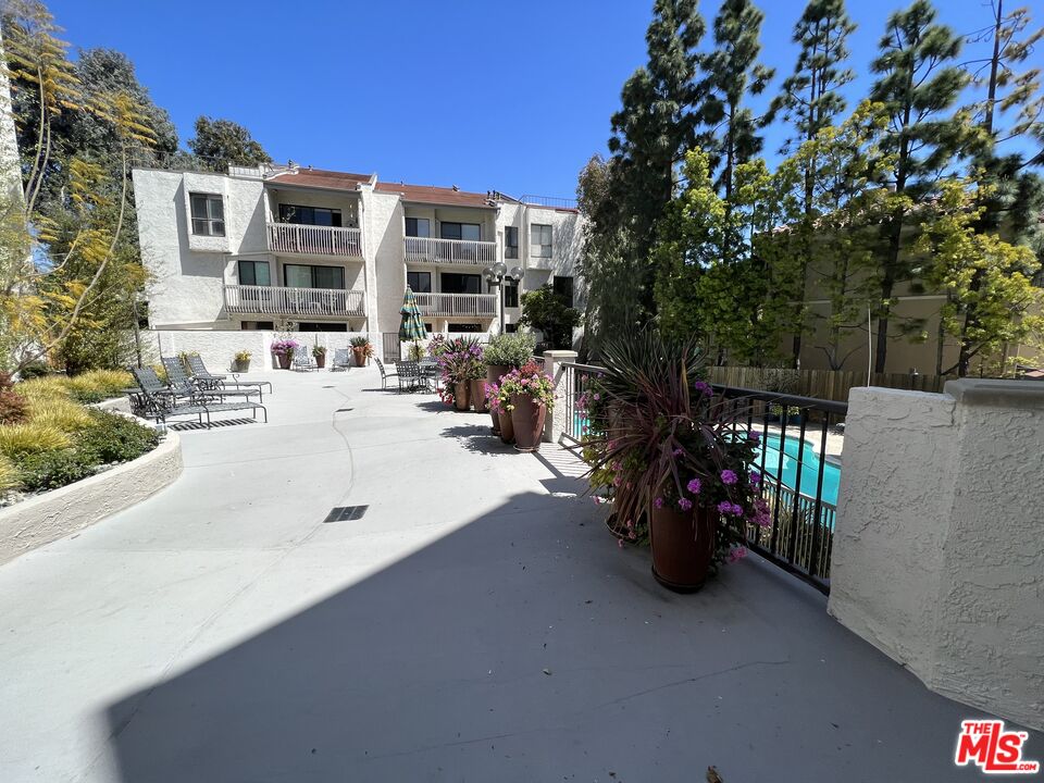 15515 W Sunset Blvd Unit: 110