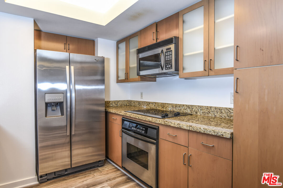 13700 MARINA POINTE DR Unit: 527