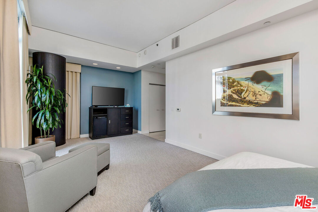 13650 Marina Pointe Dr Unit: 1205