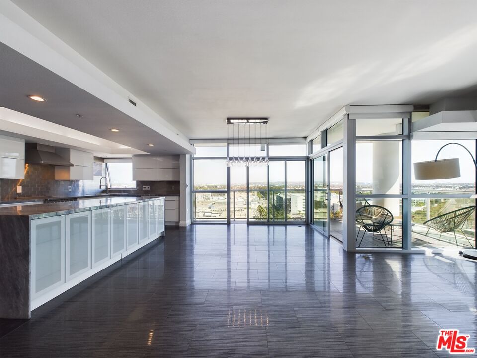 13700 MARINA POINTE DR Unit: 1224
