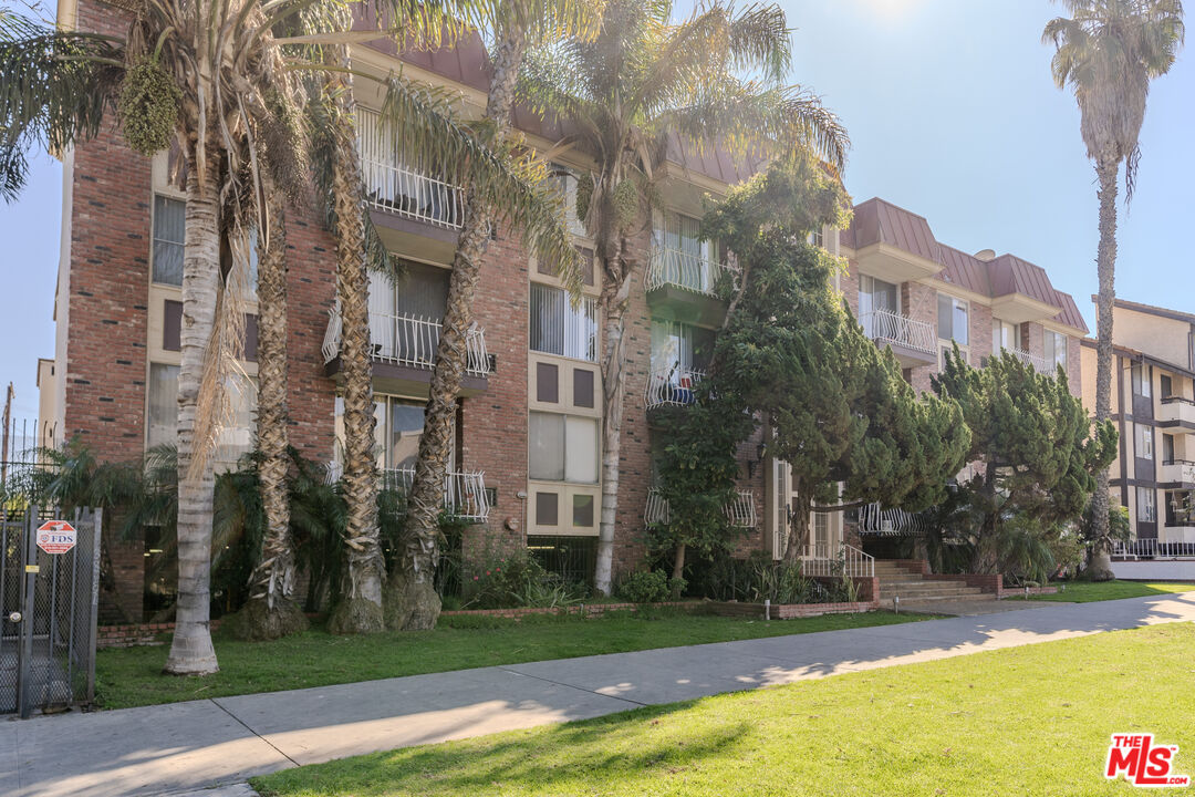 210 S La Fayette Park Pl Unit: 207