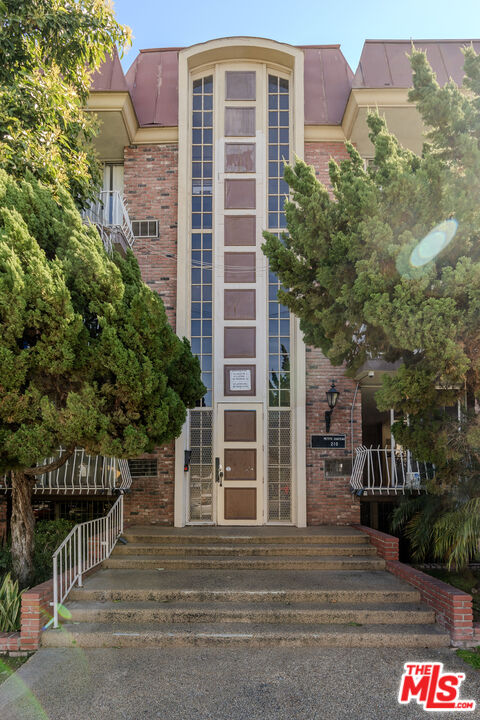 210 S La Fayette Park Pl Unit: 207