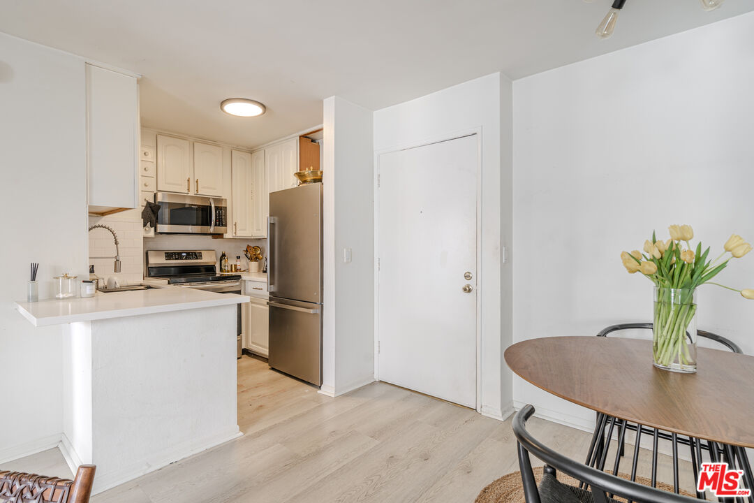 210 S La Fayette Park Pl Unit: 207