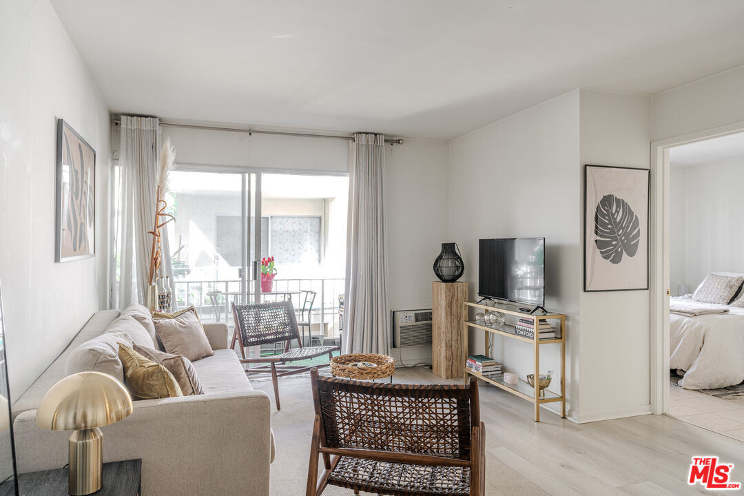 210 S La Fayette Park Pl Unit: 207