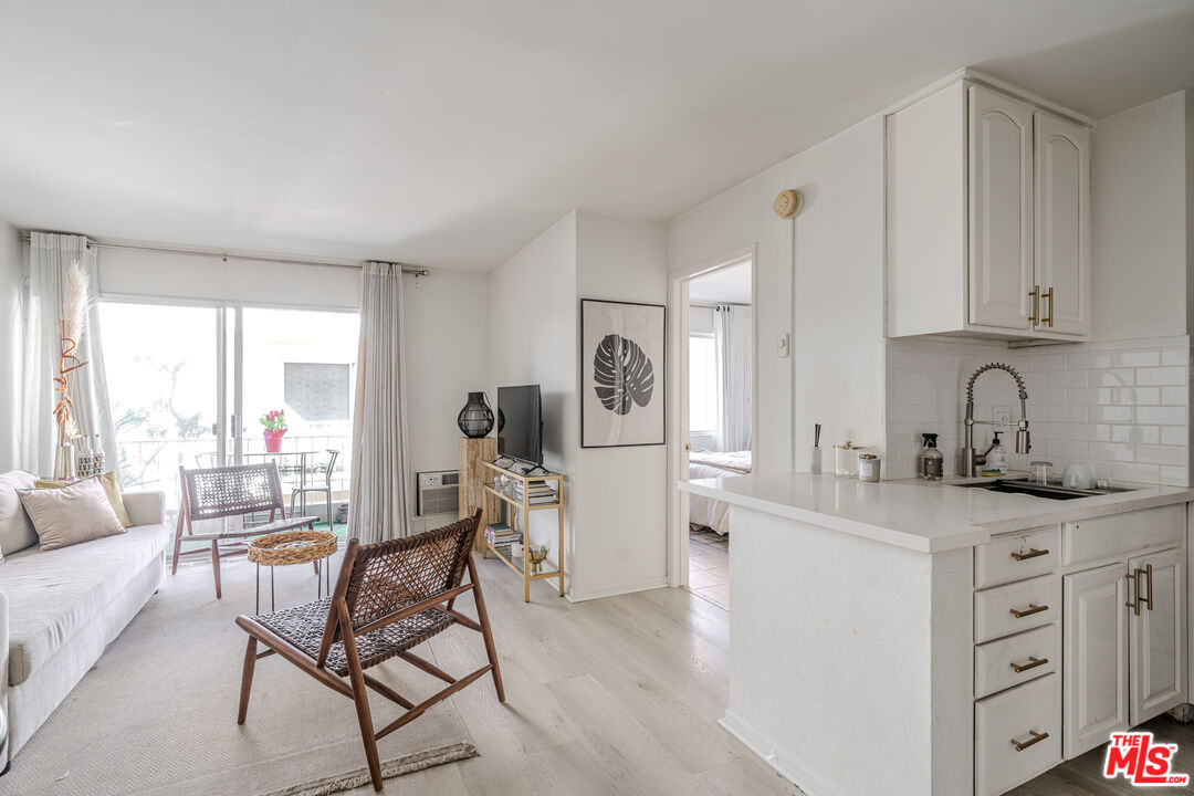 210 S La Fayette Park Pl Unit: 207