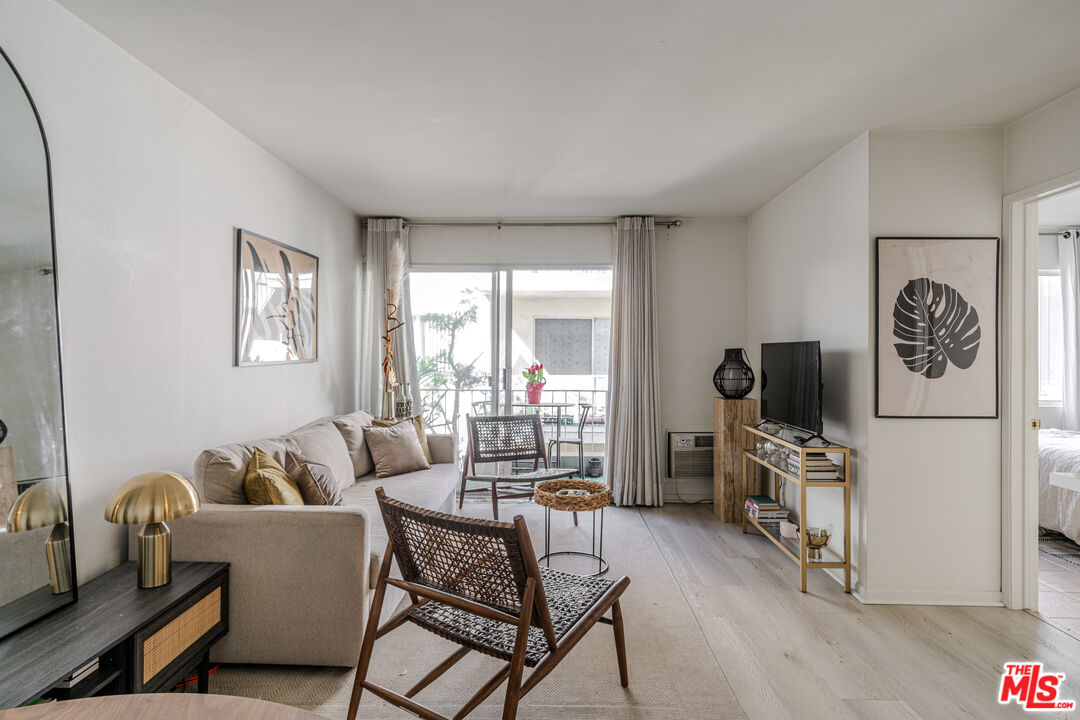 210 S La Fayette Park Pl Unit: 207