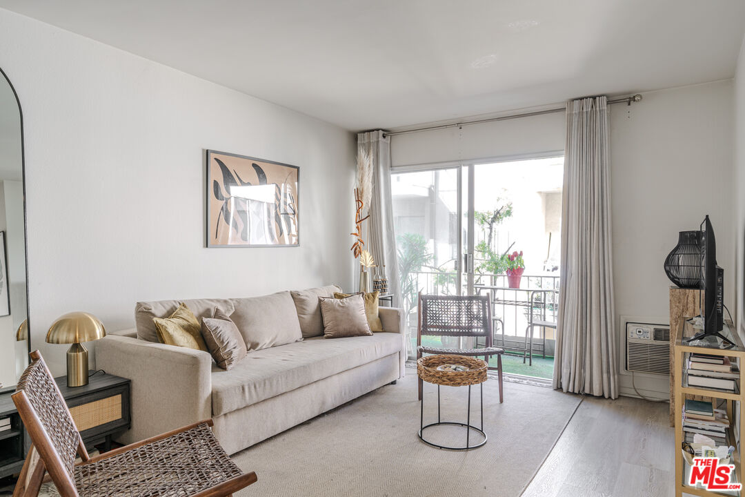 210 S La Fayette Park Pl Unit: 207