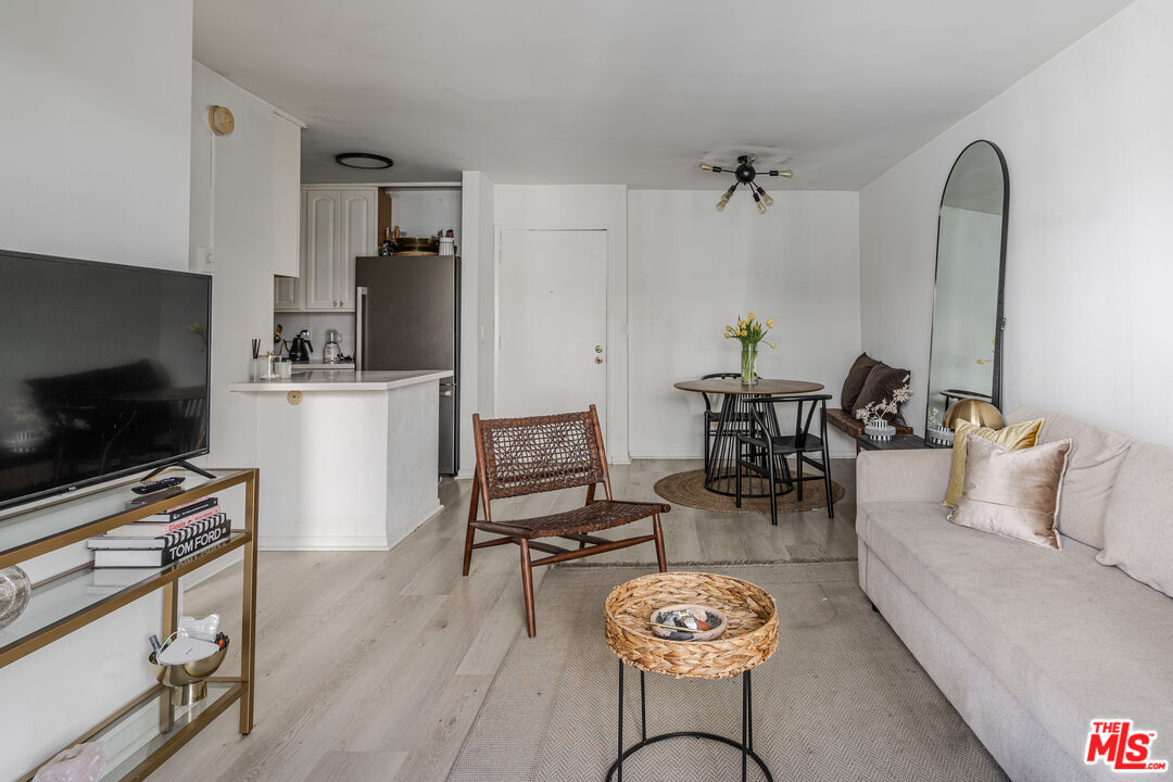 210 S La Fayette Park Pl Unit: 207