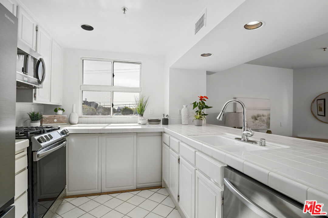 255 Main St Unit: 101