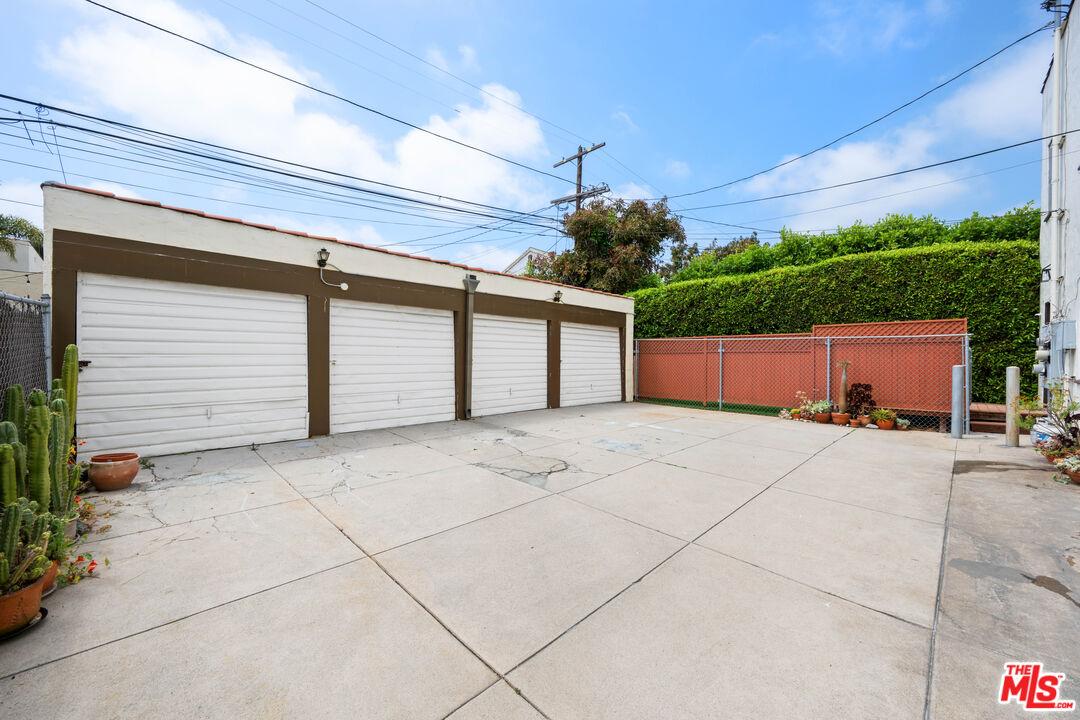 1355 S Mansfield Ave