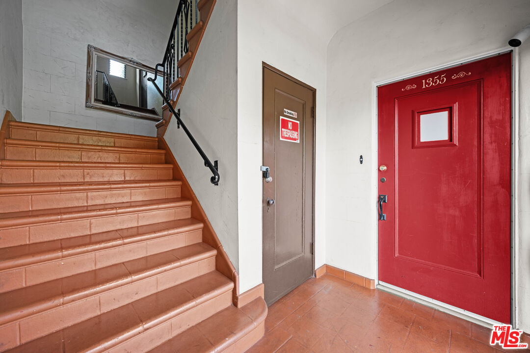 1355 S Mansfield Ave