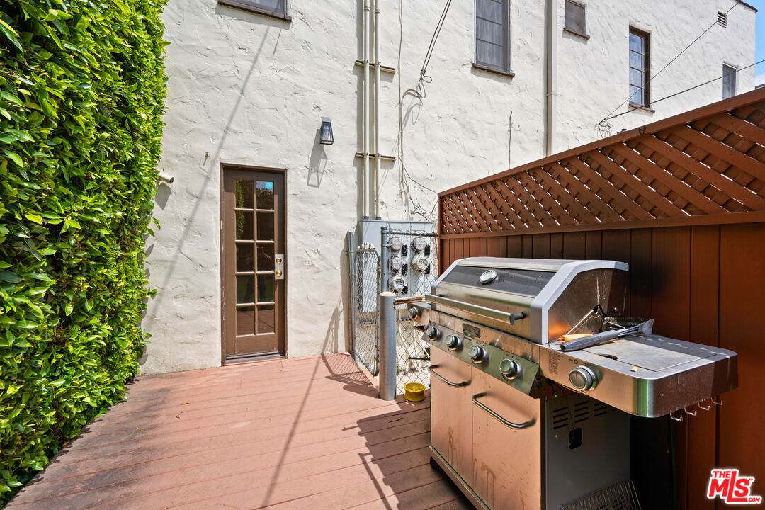 1355 S Mansfield Ave